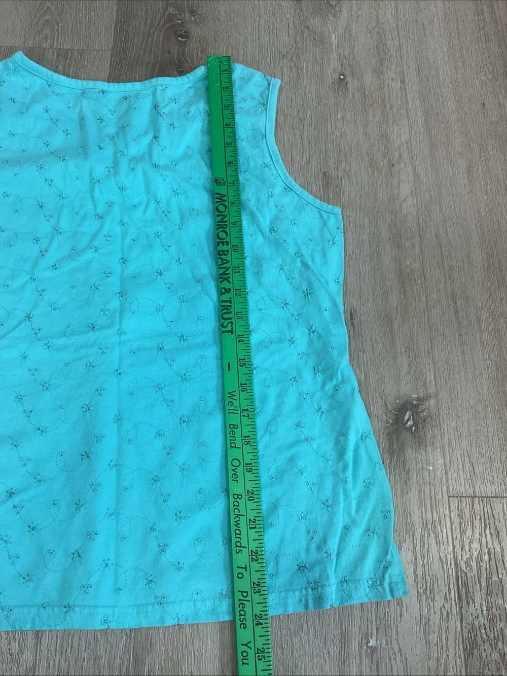 Basic Editions - Turquoise Eyelet V-Neck Tank - Ladies Size X-Large - Picture 10 of 11